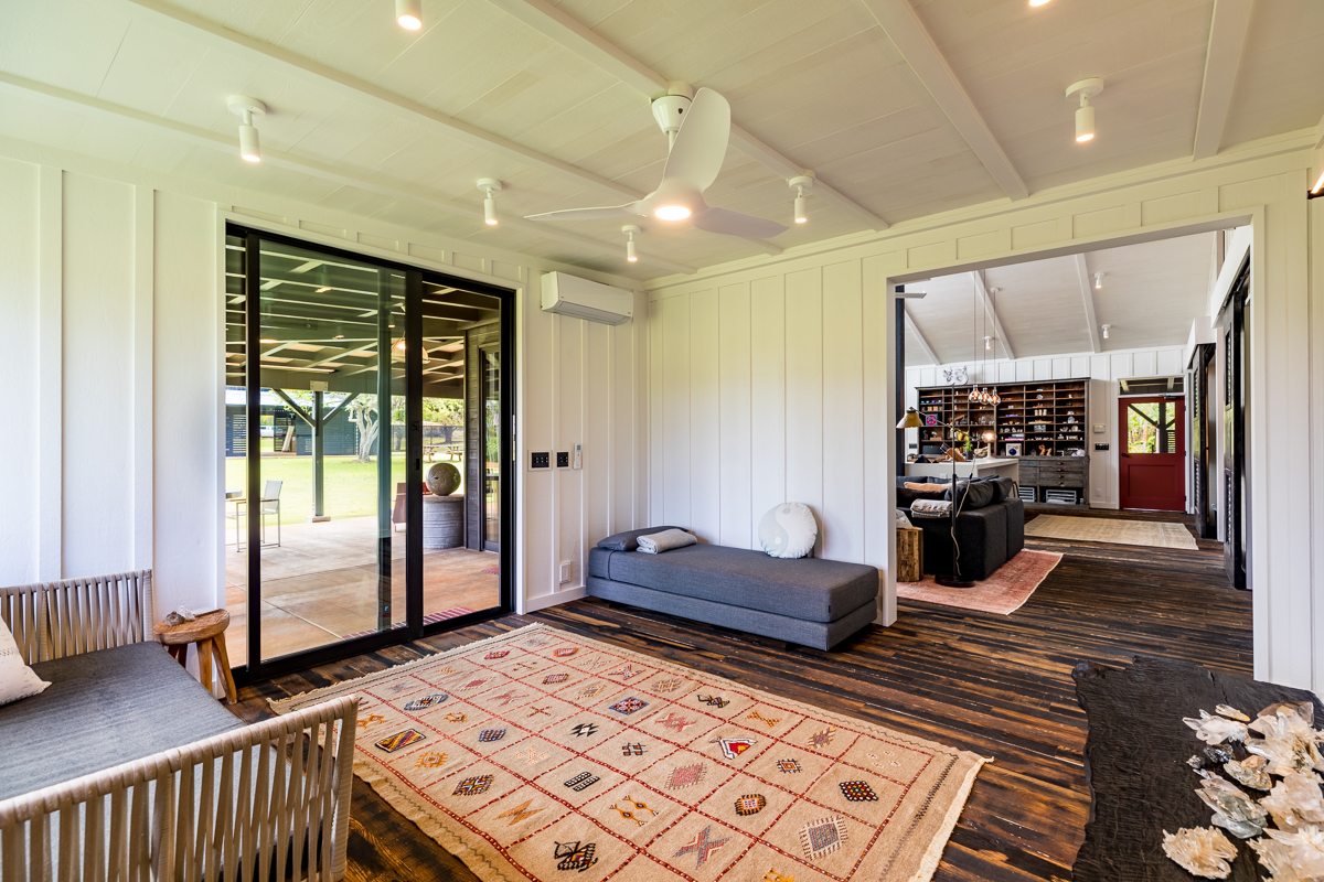 2671 Kauapea Road Kilauea, HI 96754 - Photo 20 of 30 a living room with furniture