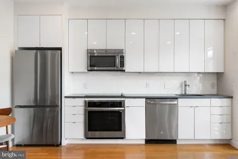 $2,195 | 435 R Street Northwest, Unit 205, Washington, DC 20001