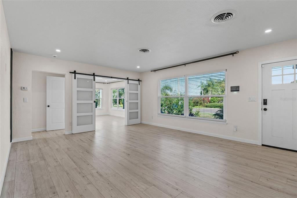 1401 Drew Street Clearwater, FL 33755 - Photo 10 of 24