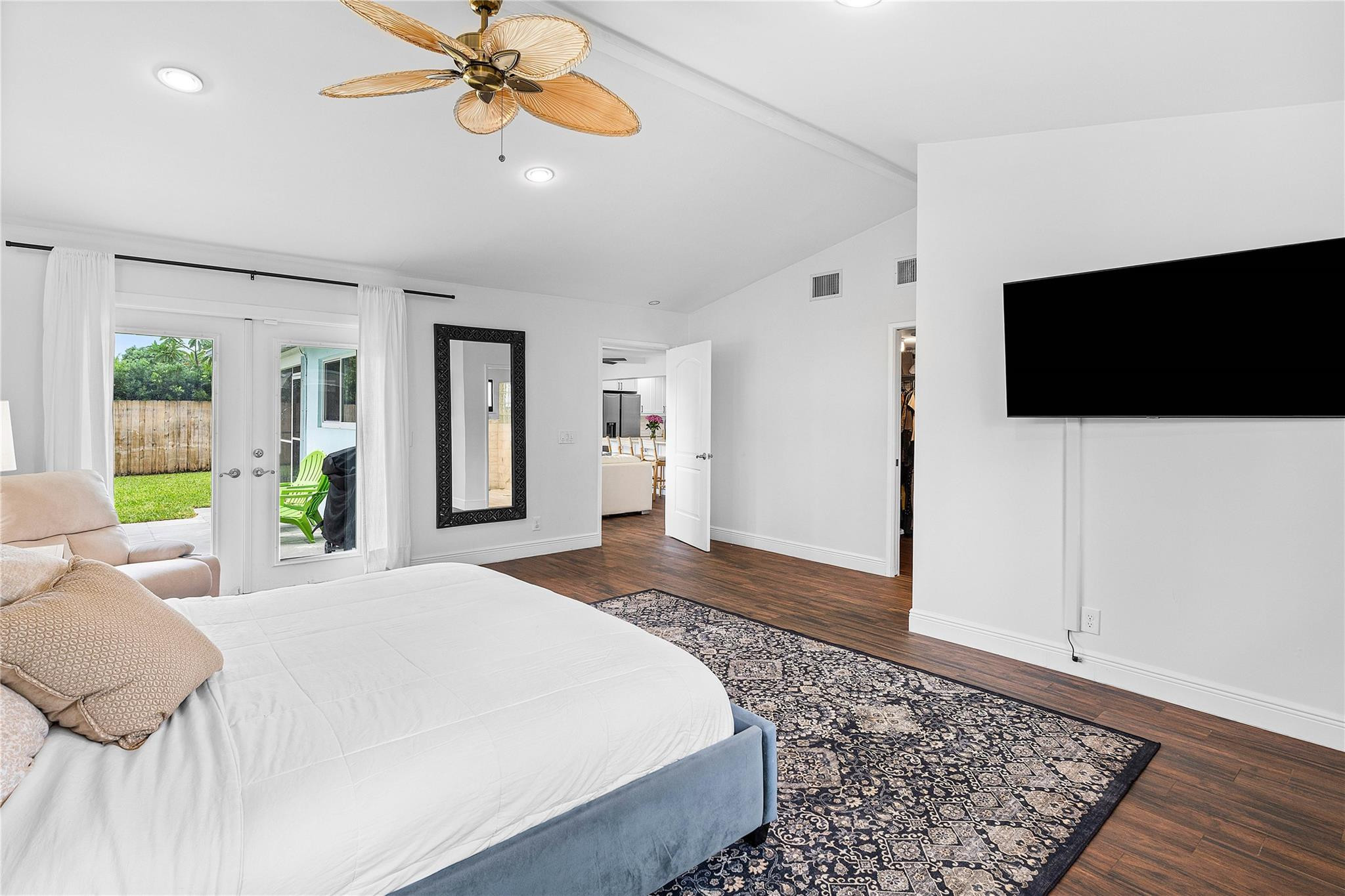5030 Northeast 26th Terrace Lighthouse Point, FL 33064 - Photo 24 of 50 spacious