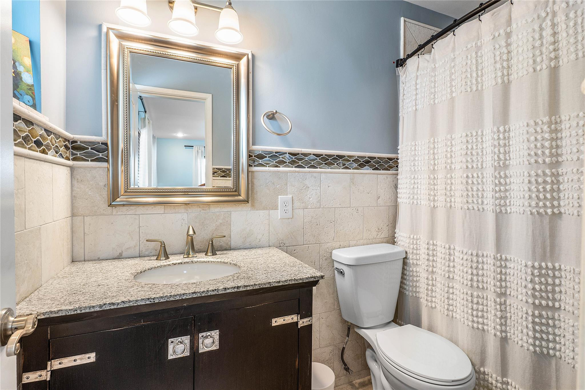 5030 Northeast 26th Terrace Lighthouse Point, FL 33064 - Photo 32 of 50 Bathroom 3 ensuite to bedroom 3