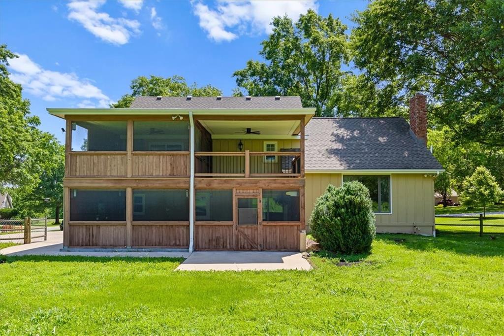 16206 Riggs Road Stilwell, KS 66085 - Photo 3 of 46