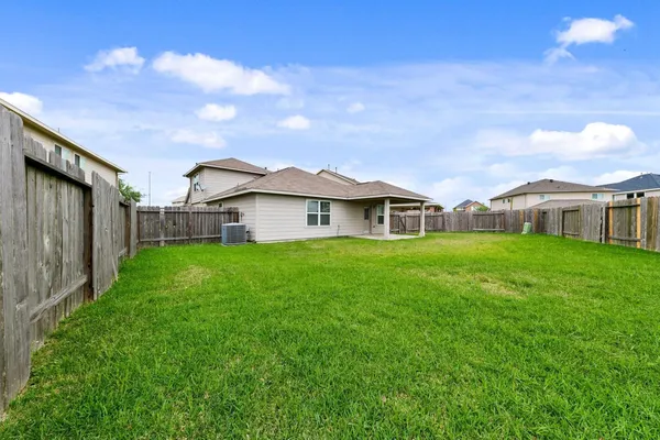 a view of a house with backyard and garden