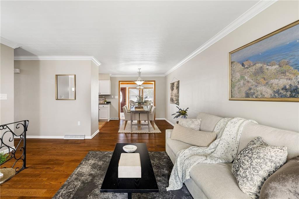 11660 Dennis Circle Irwin, PA 15642 - Photo 7 of 44