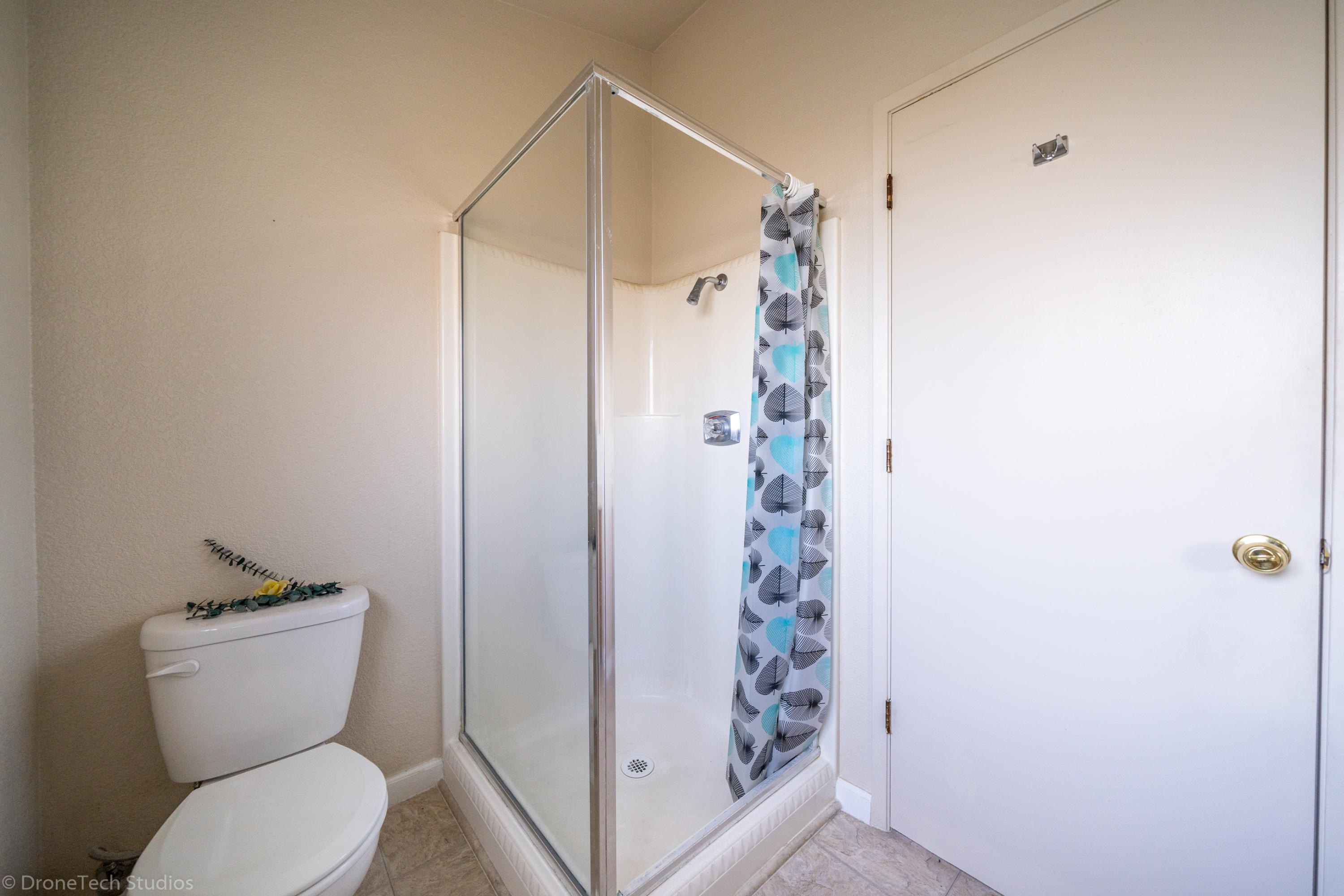 422 Shell Drive Redding, CA 96003 - Photo 13 of 35 Master Bathroom