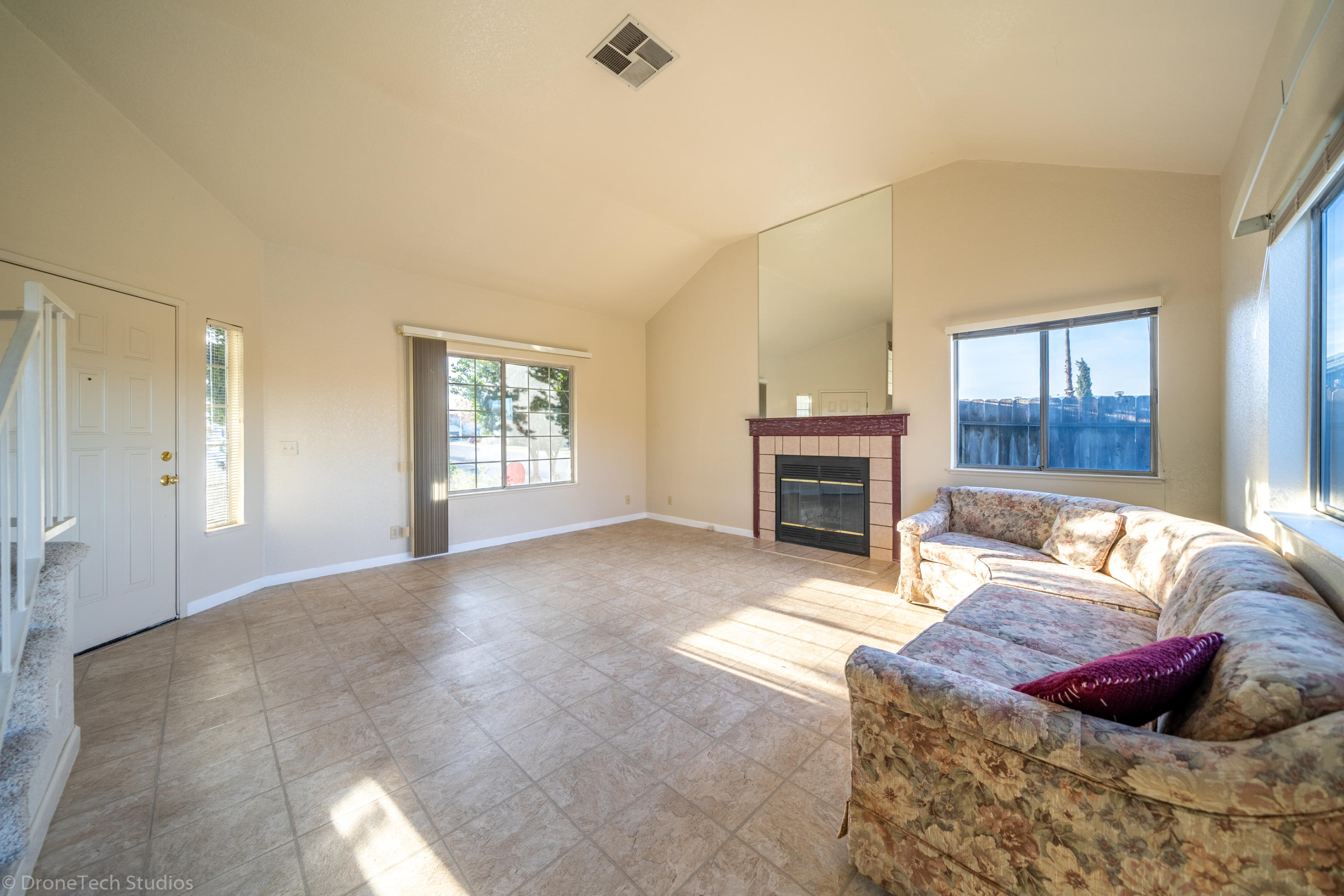 422 Shell Drive Redding, CA 96003 - Photo 3 of 35 422 Shell Dr-6