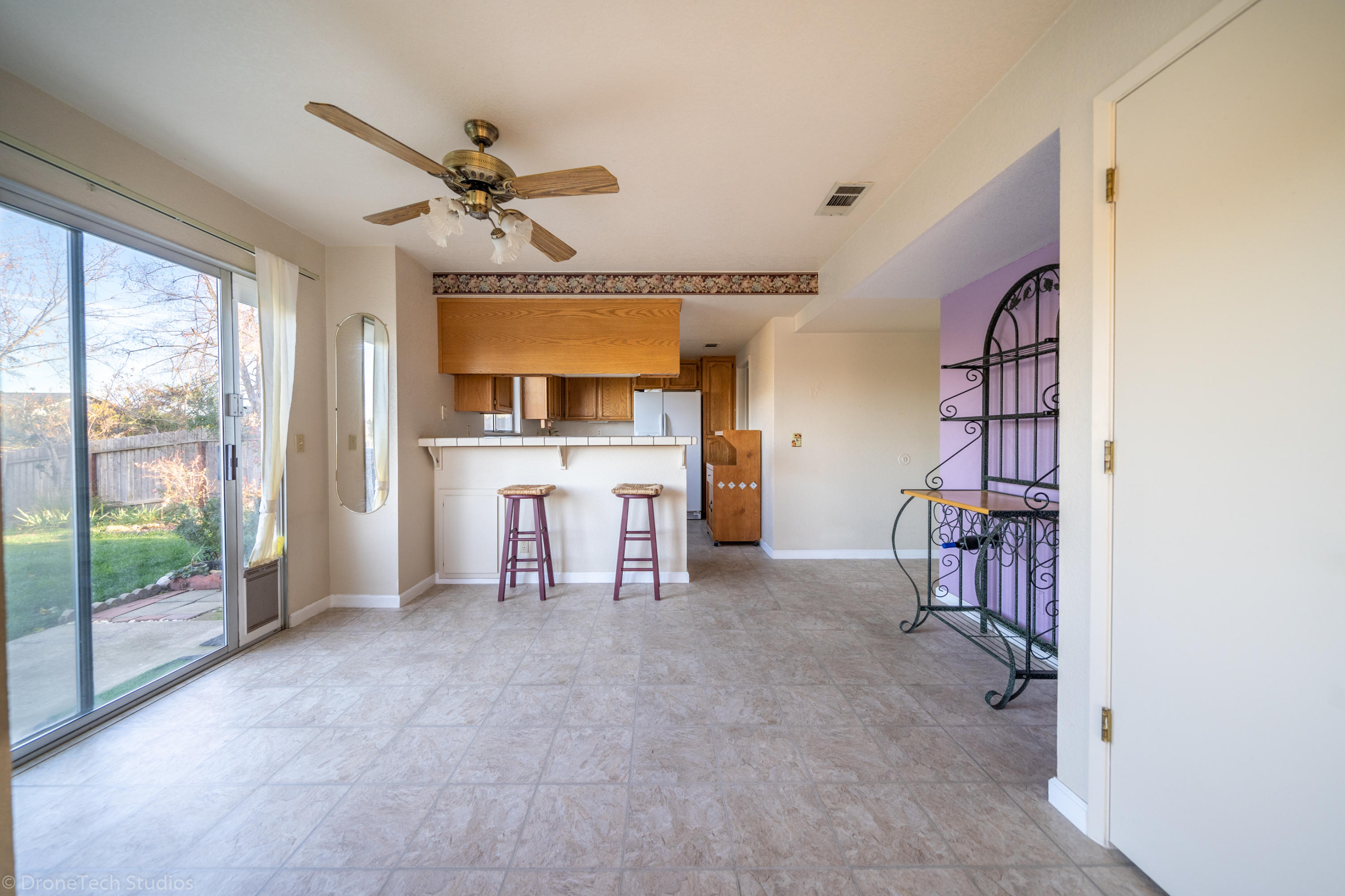 422 Shell Drive Redding, CA 96003 - Photo 6 of 35 Dining area