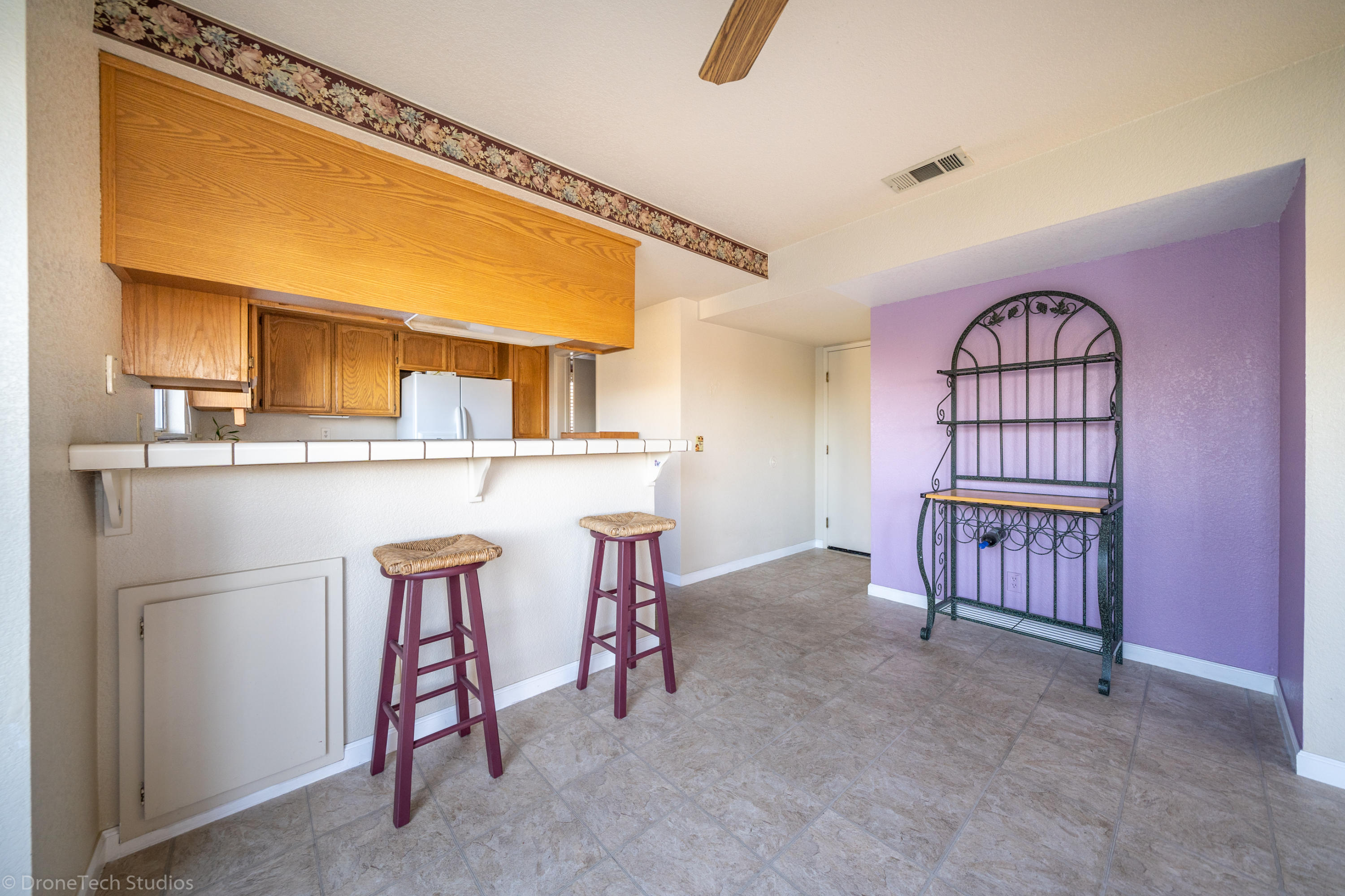 422 Shell Drive Redding, CA 96003 - Photo 7 of 35 Breakfast bar