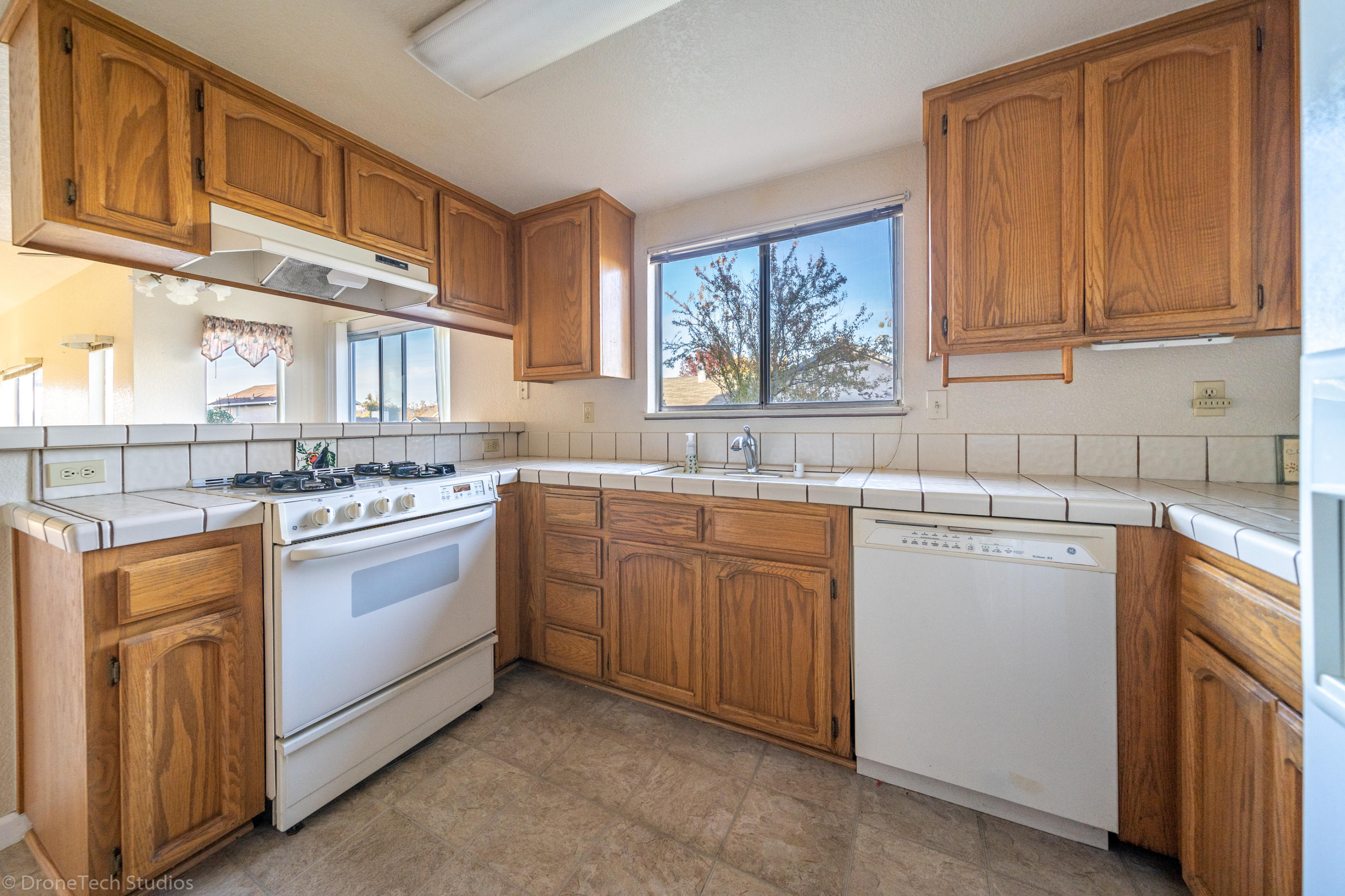 422 Shell Drive Redding, CA 96003 - Photo 9 of 35 Kitchen view 2