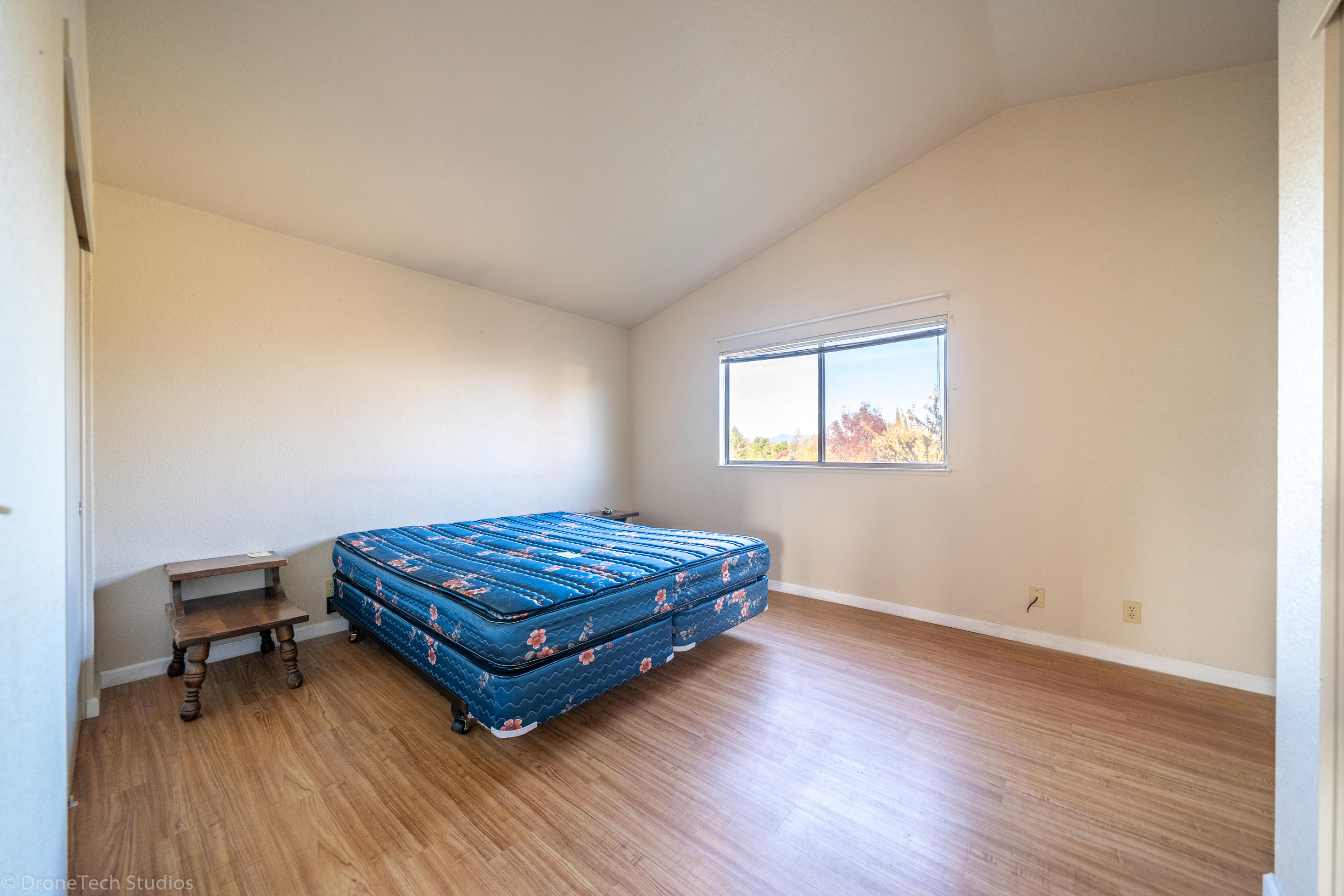 422 Shell Drive Redding, CA 96003 - Photo 10 of 35 Master Bedroom