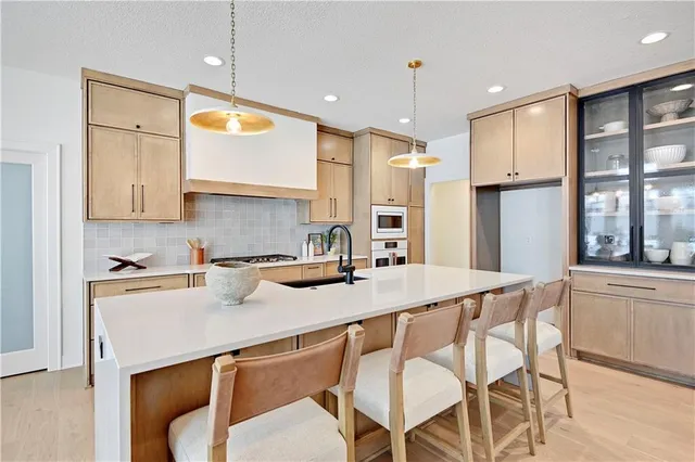 $1,174,000 | 11327 West 170th Terrace, Overland Park, KS 66221