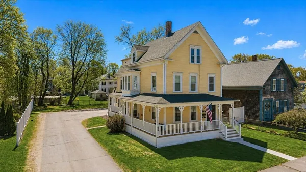 $889,000 | 10 Barrows Street, Middleboro, MA 02346
