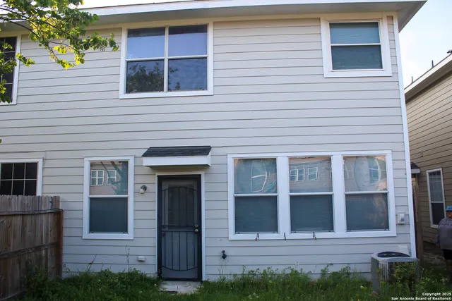 a view of front of a house