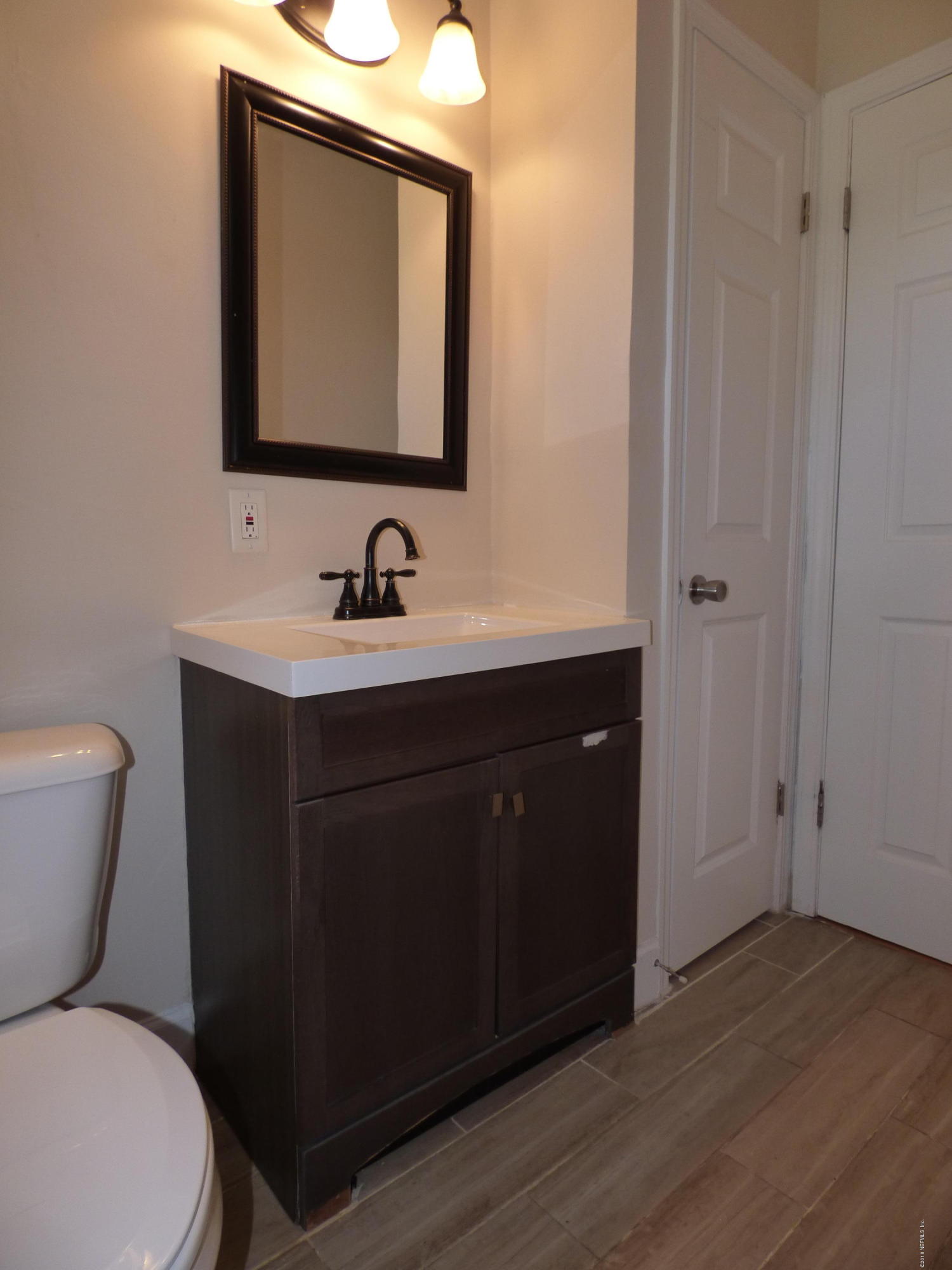 1504 Charon Road Jacksonville, FL 32205 - Photo 11 of 15 Bathroom