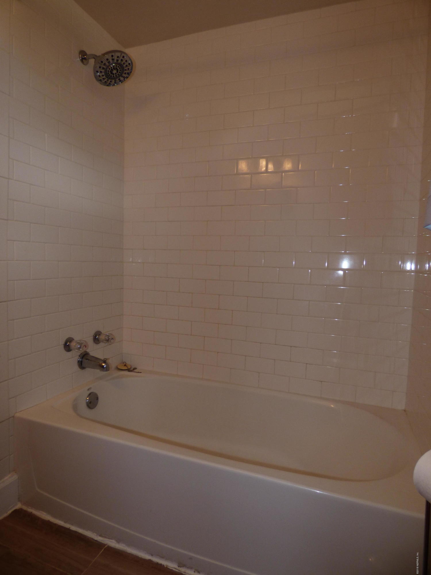 1504 Charon Road Jacksonville, FL 32205 - Photo 12 of 15 Bathroom tub/shower