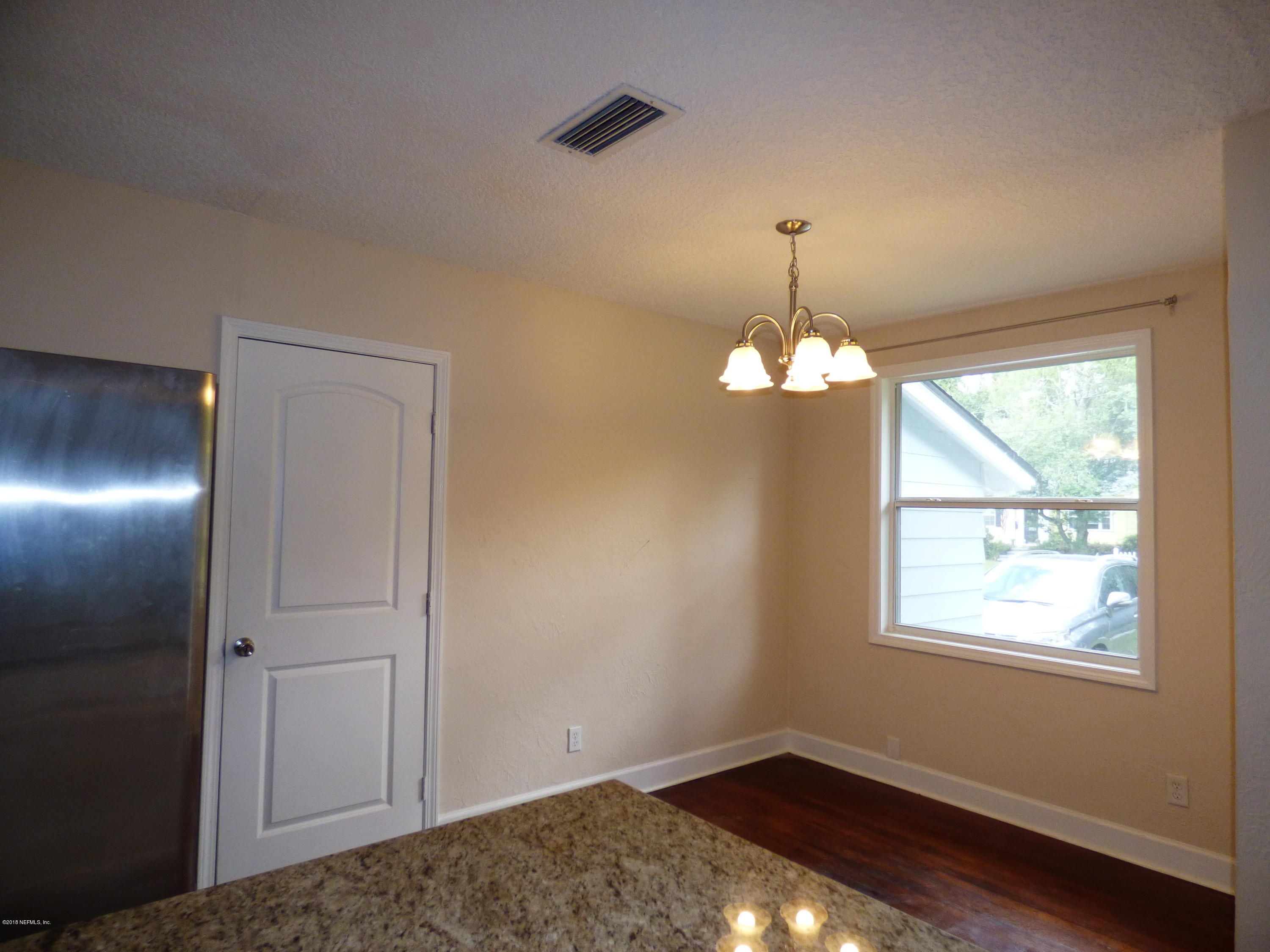 1504 Charon Road Jacksonville, FL 32205 - Photo 4 of 15 eat in kitchen area