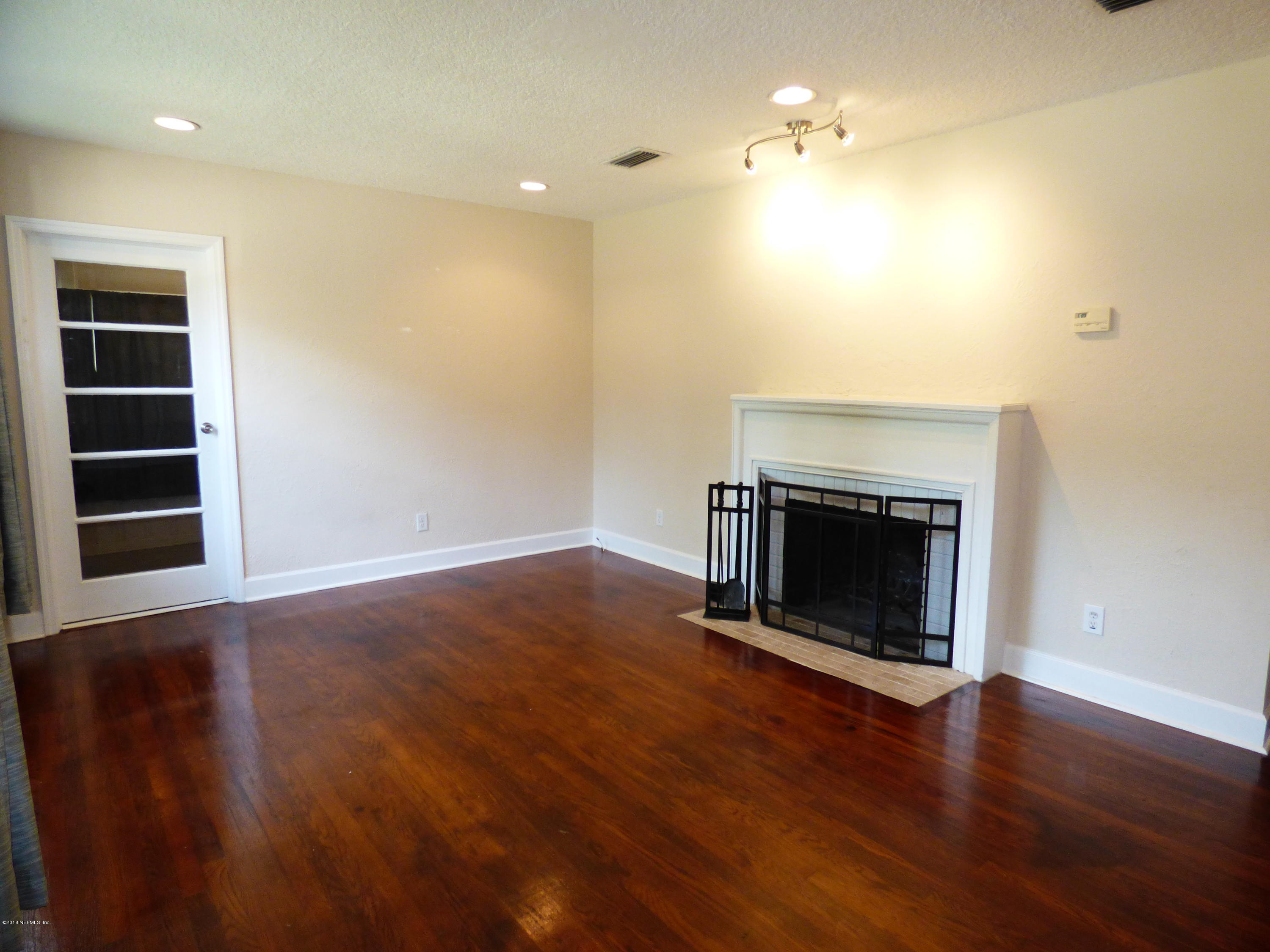 1504 Charon Road Jacksonville, FL 32205 - Photo 6 of 15 Family Room