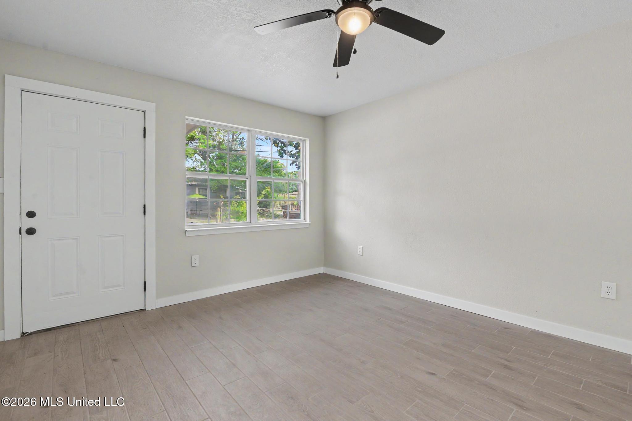 258 Magnolia Street Biloxi, MS 39530 - Photo 2 of 26 002