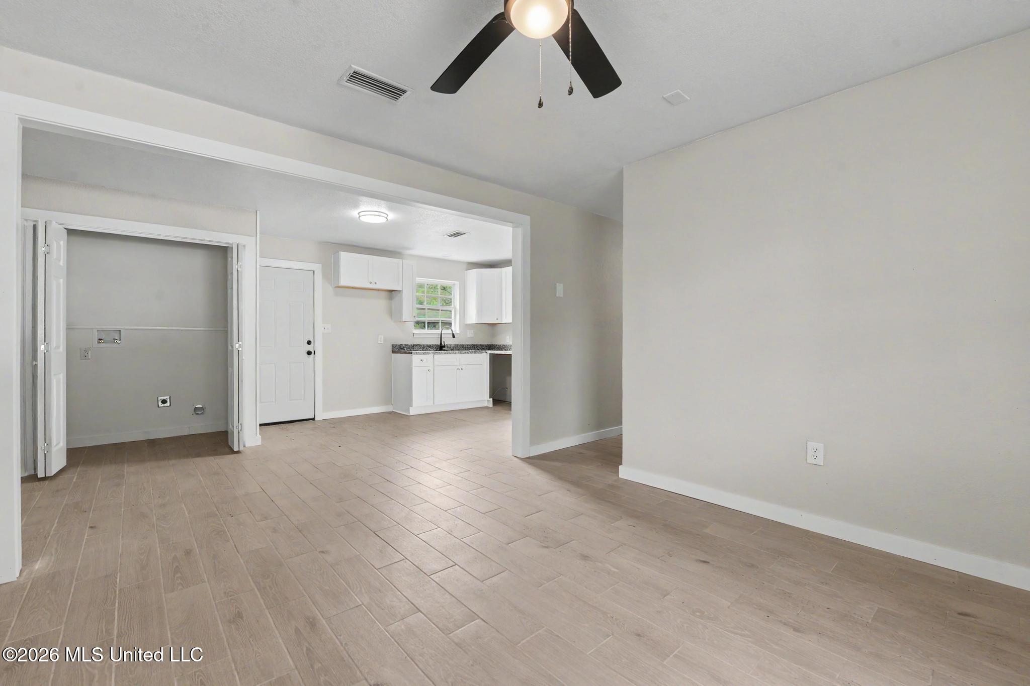 258 Magnolia Street Biloxi, MS 39530 - Photo 4 of 26 004