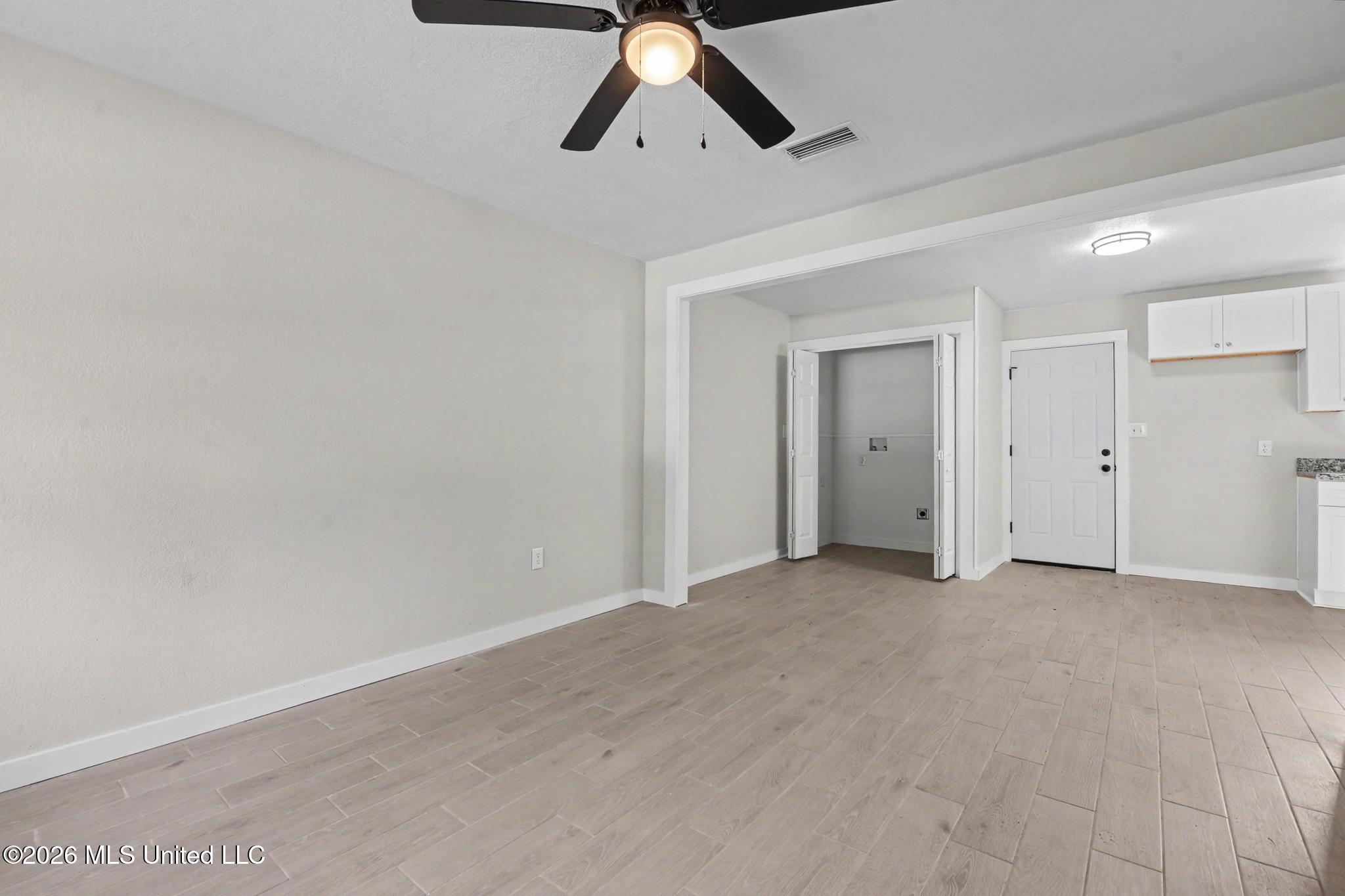 258 Magnolia Street Biloxi, MS 39530 - Photo 5 of 26 005