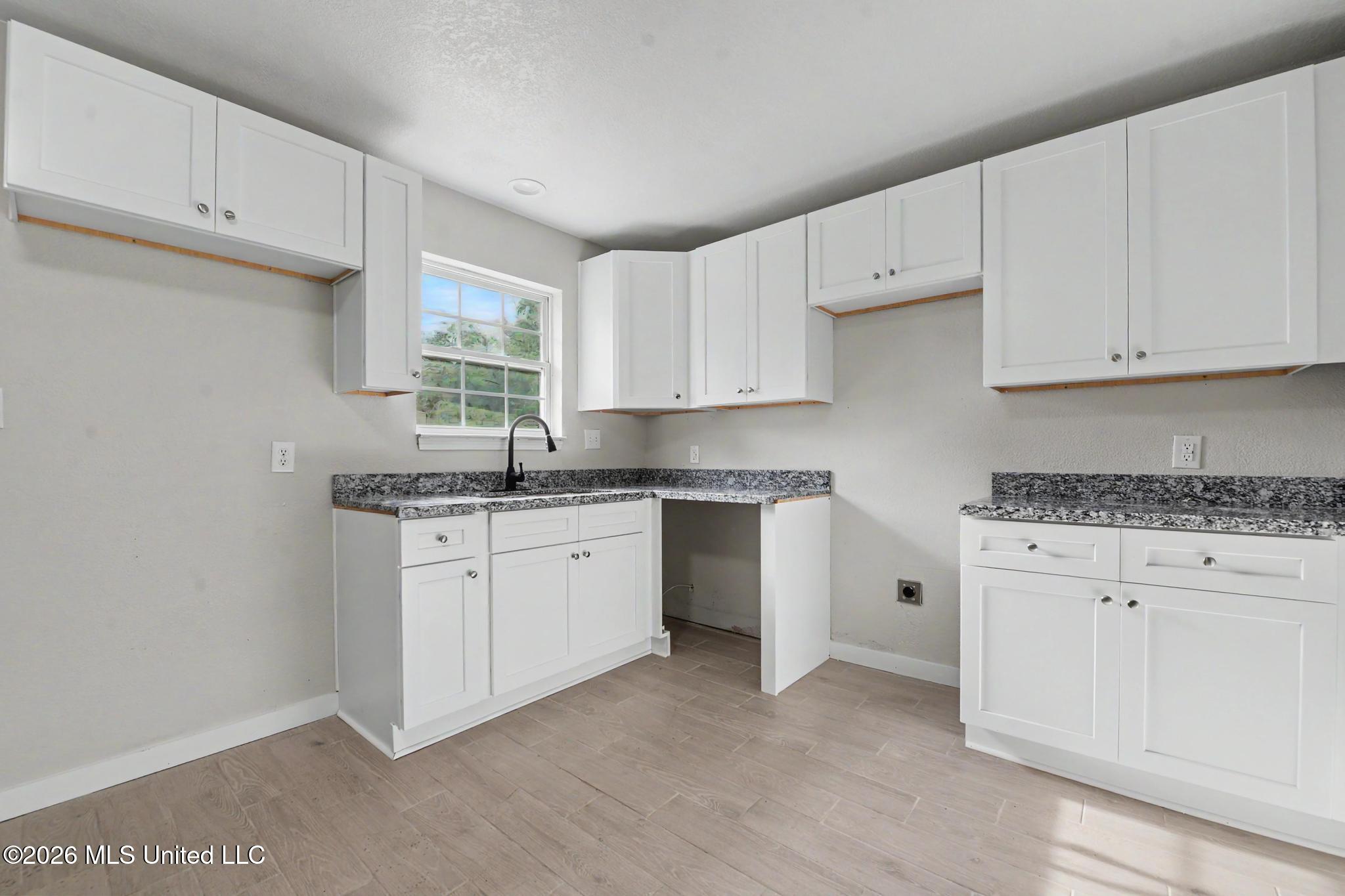 258 Magnolia Street Biloxi, MS 39530 - Photo 6 of 26 006
