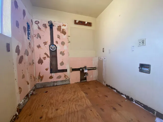 a front view of house with yard