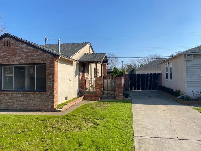 a house view with a outdoor space
