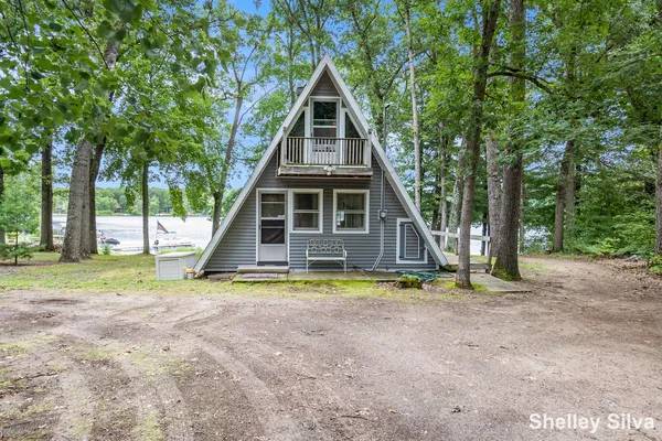 $399,900 | 270 North Jack Pine Road, Fountain, MI 49410