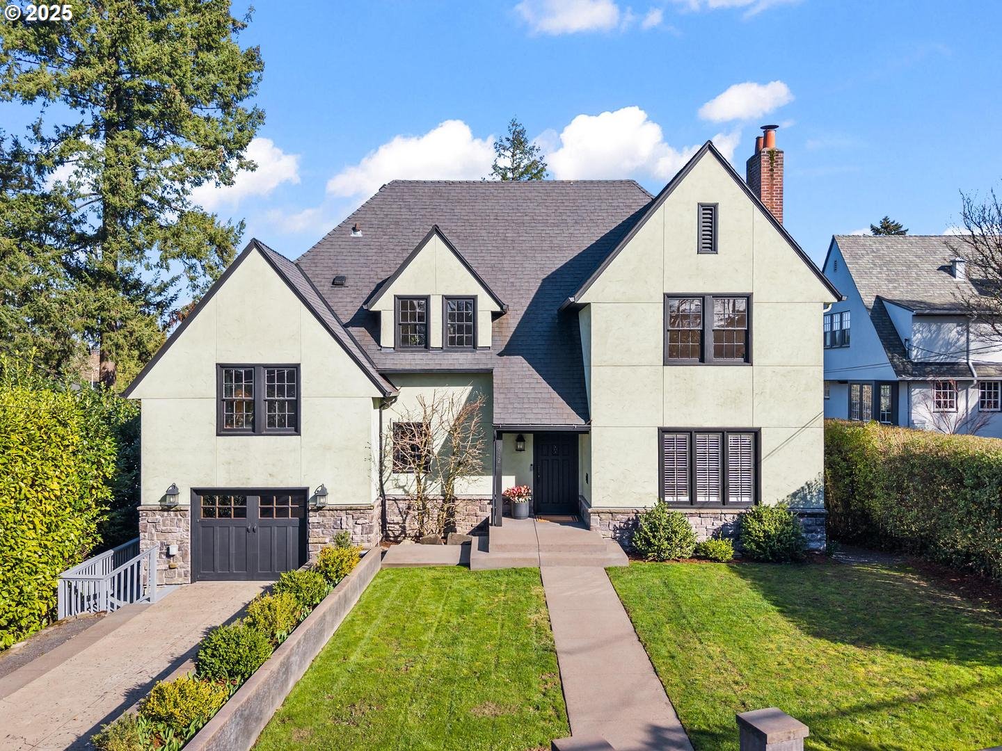2612 Southwest Talbot Road Portland, OR 97201 - Photo 1 of 48 Gallery Image 1