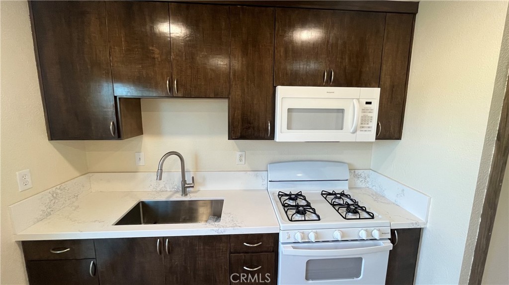 12426 Central Road Apple Valley, CA 92308 - Photo 2 of 8