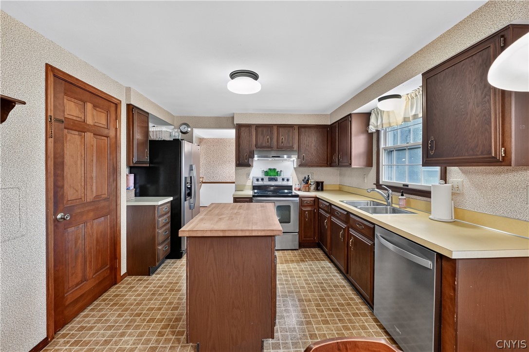 8086 Princess Path Clay, NY 13090 - Photo 7 of 32 Gallery Image 7