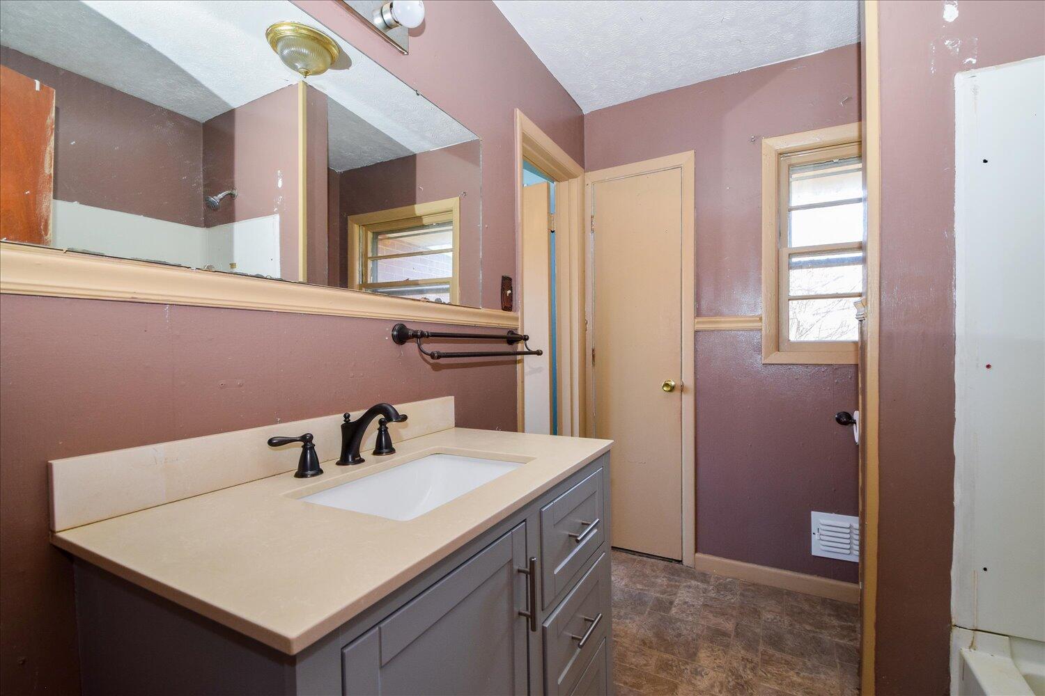3913 Plantation Road Northeast Roanoke, VA 24012 - Photo 11 of 22 11-3913 Plantation-11