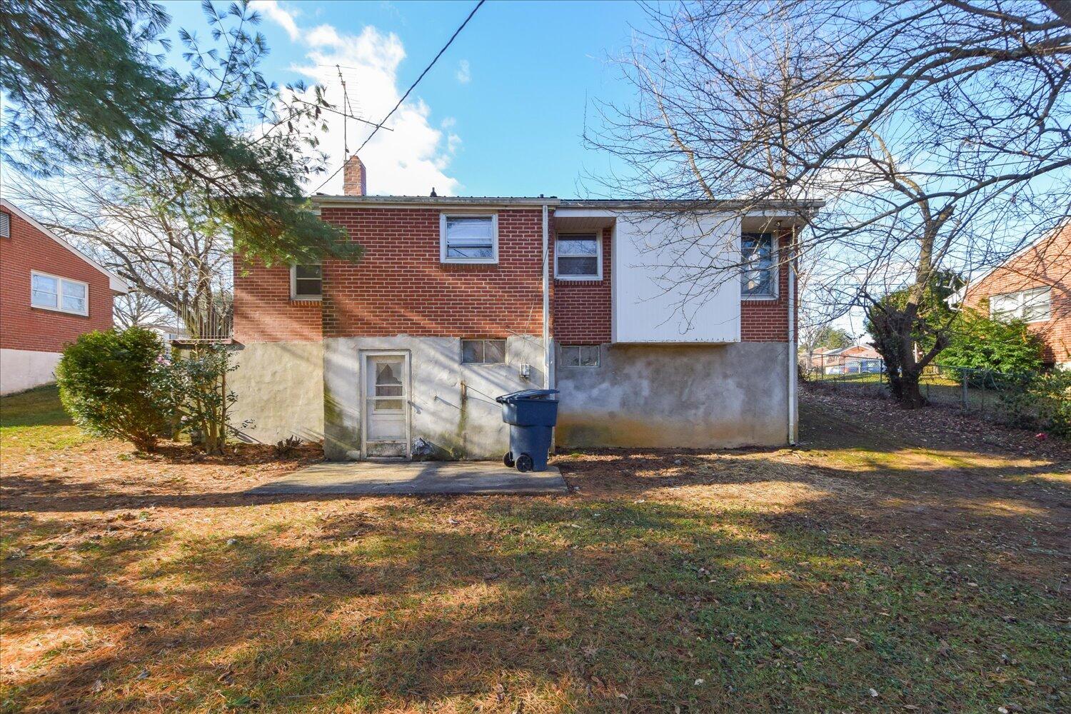 3913 Plantation Road Northeast Roanoke, VA 24012 - Photo 17 of 22 17-3913 Plantation-17