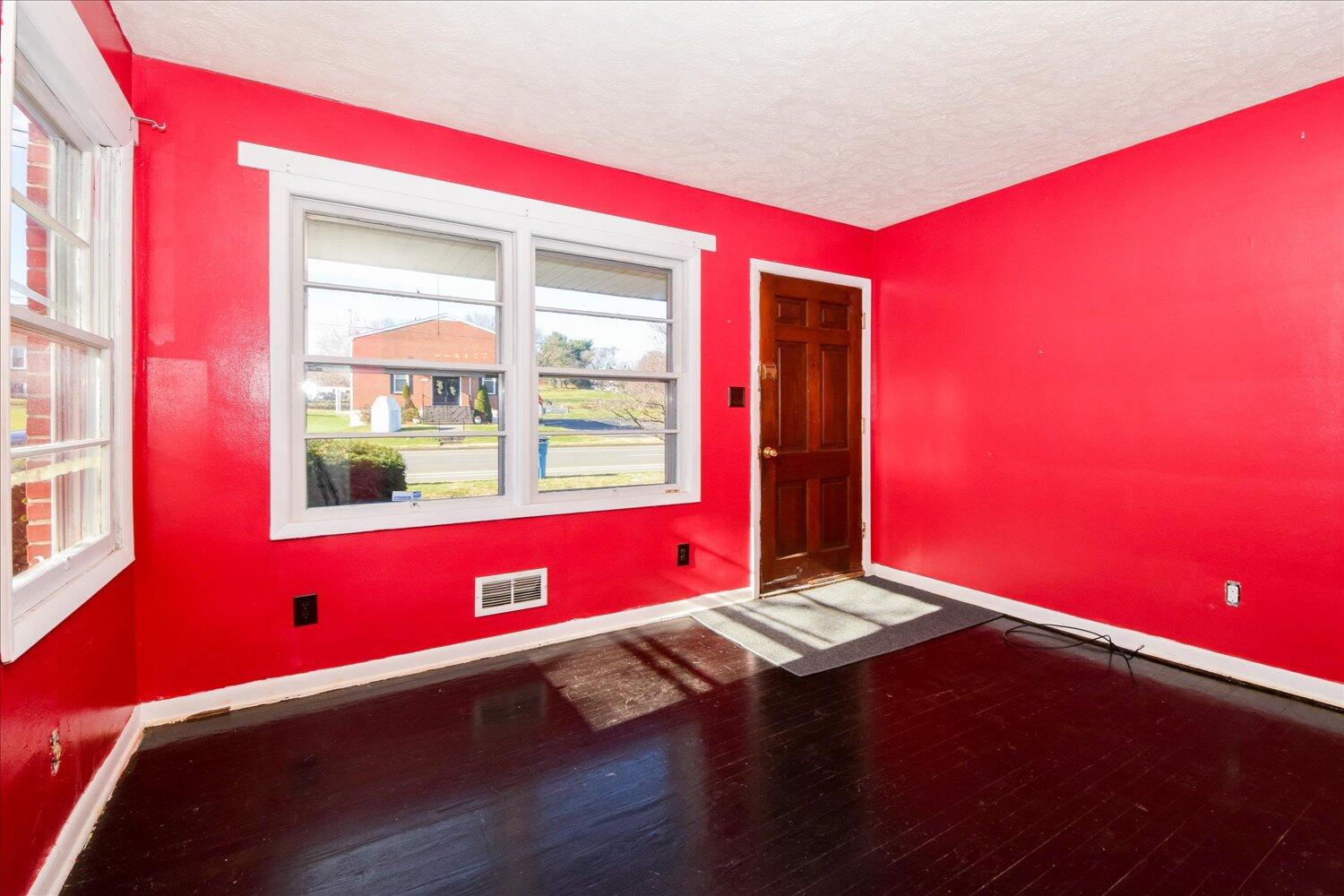 3913 Plantation Road Northeast Roanoke, VA 24012 - Photo 2 of 22 02-3913 Plantation-2