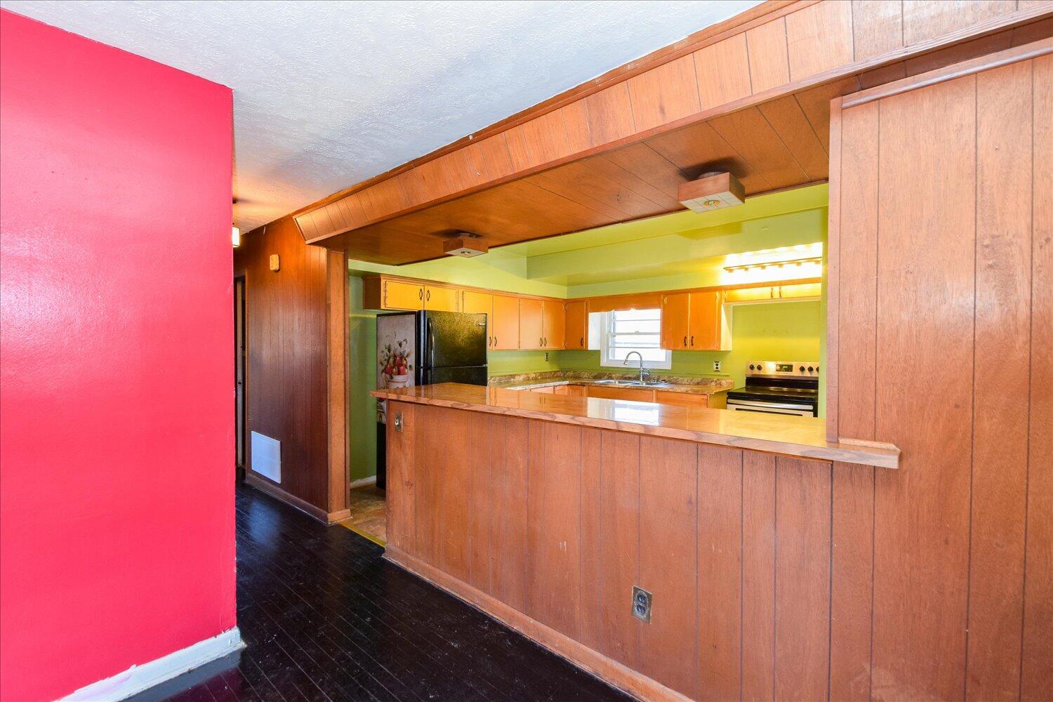 3913 Plantation Road Northeast Roanoke, VA 24012 - Photo 4 of 22 04-3913 Plantation-4