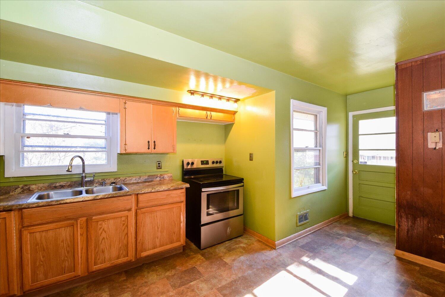 3913 Plantation Road Northeast Roanoke, VA 24012 - Photo 7 of 22 07-3913 Plantation-7