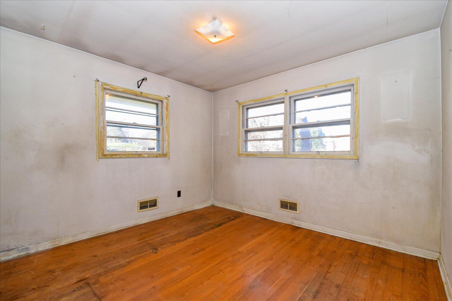 3913 Plantation Road Northeast Roanoke, VA 24012 - Photo 8 of 22 08-3913 Plantation-8