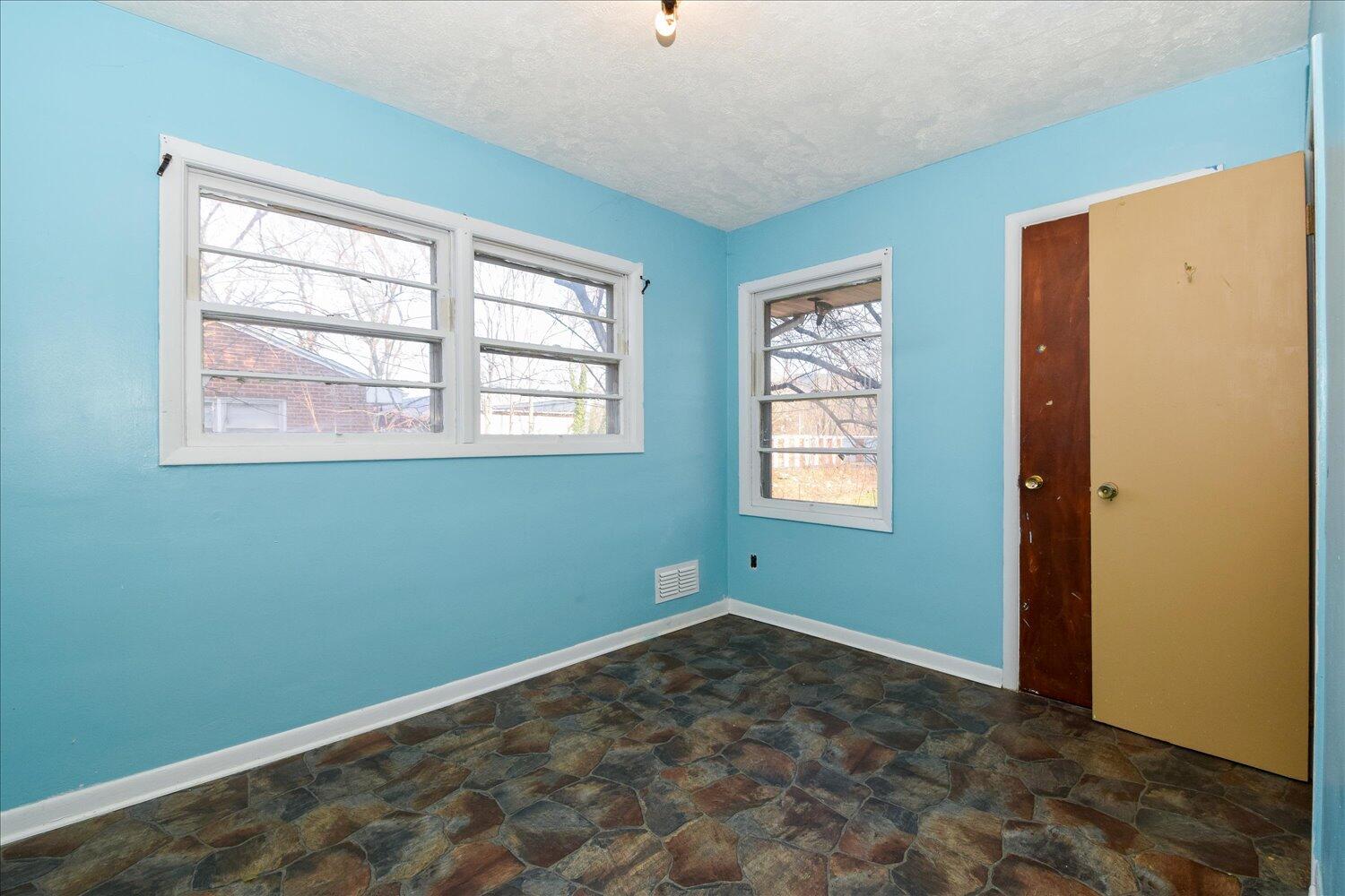 3913 Plantation Road Northeast Roanoke, VA 24012 - Photo 9 of 22 09-3913 Plantation-9