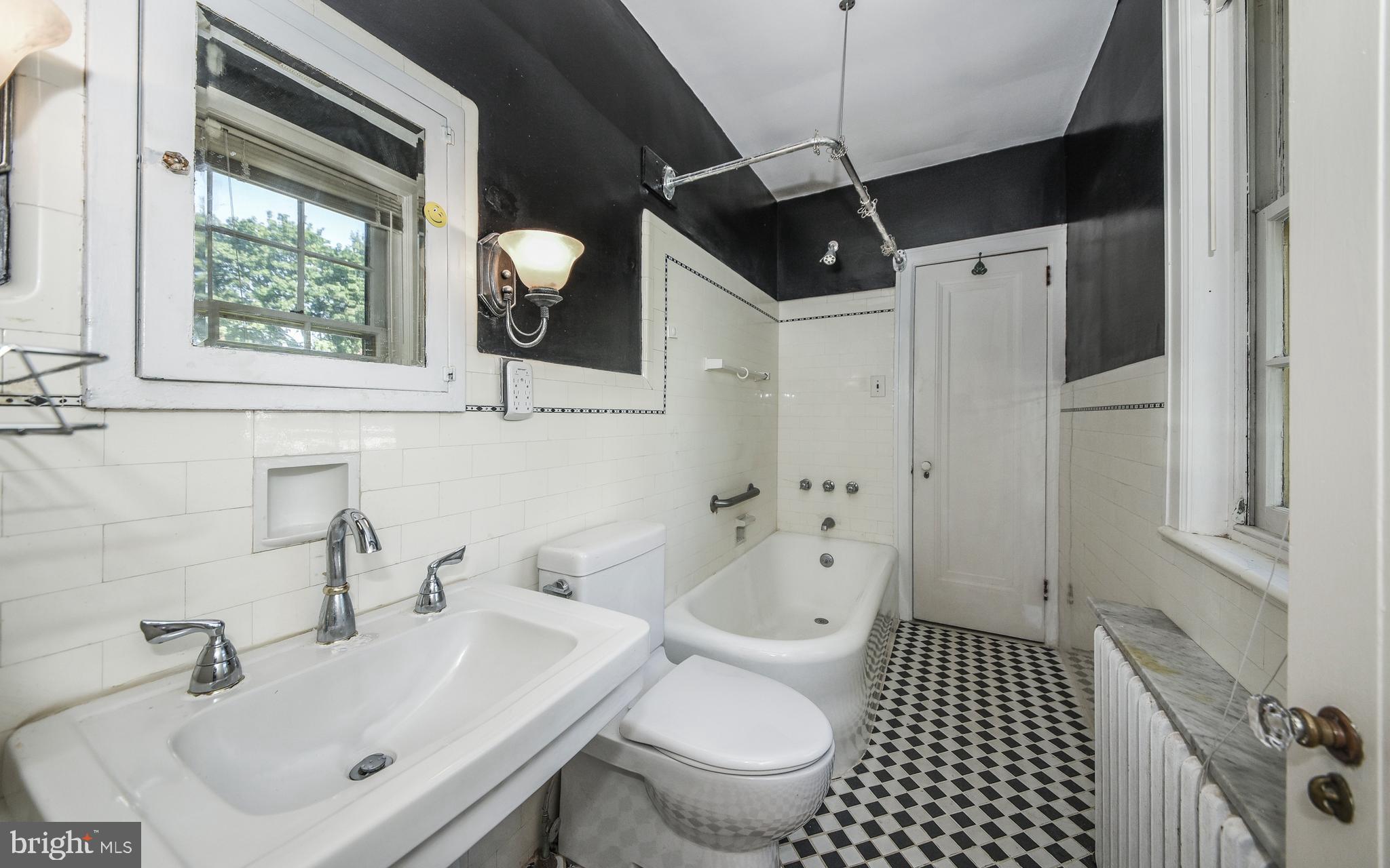 401 Vernon Road Jenkintown, PA 19046 - Photo 32 of 48 Jack & Jill Bath