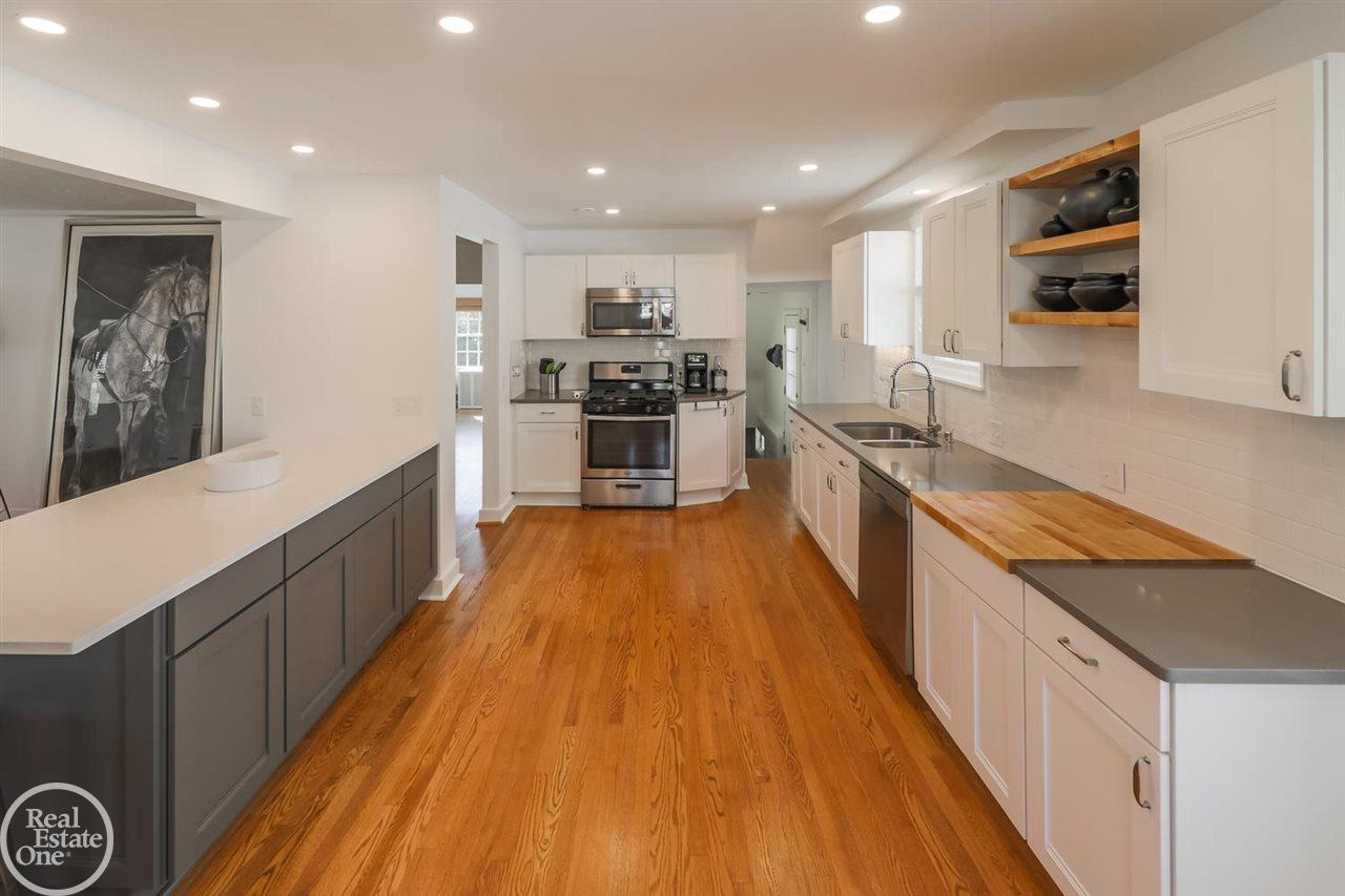 75 Muir Road Grosse Pointe, MI 48236 - Photo 14 of 30 31363012-14.JPG