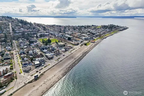 $925,000 | 2626 58th Avenue Southwest, Unit B, Seattle, WA 98116