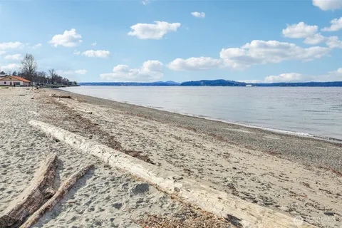 $925,000 | 2626 58th Avenue Southwest, Unit B, Seattle, WA 98116