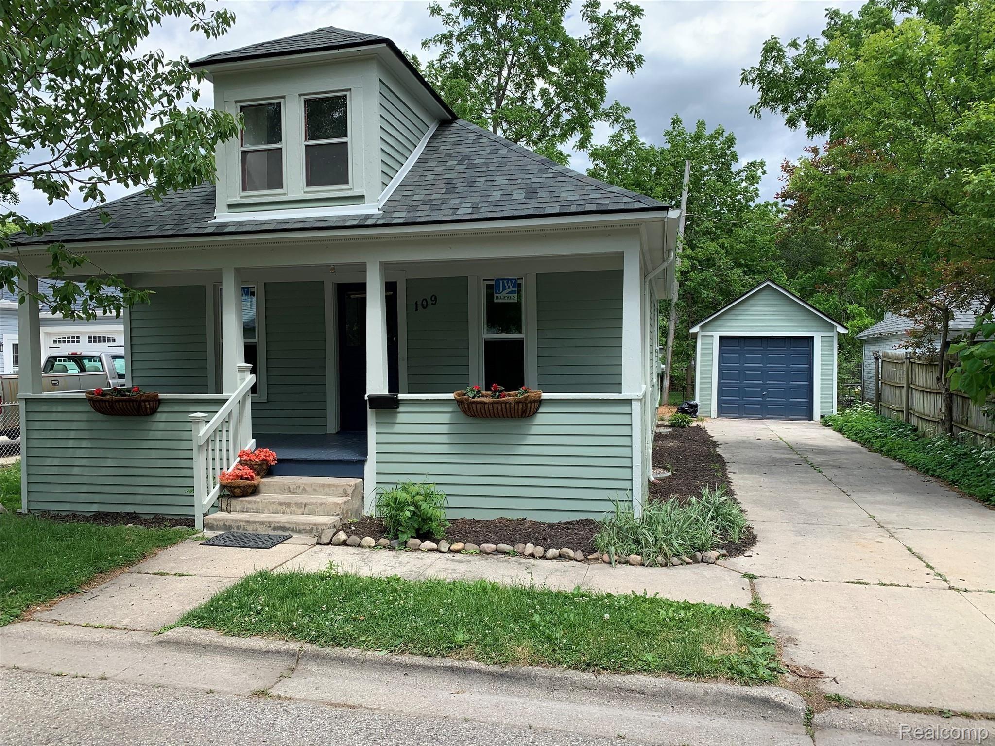 109 Cook Street Romeo, MI 48065 - Photo 1 of 29 IMG_2235.JPG