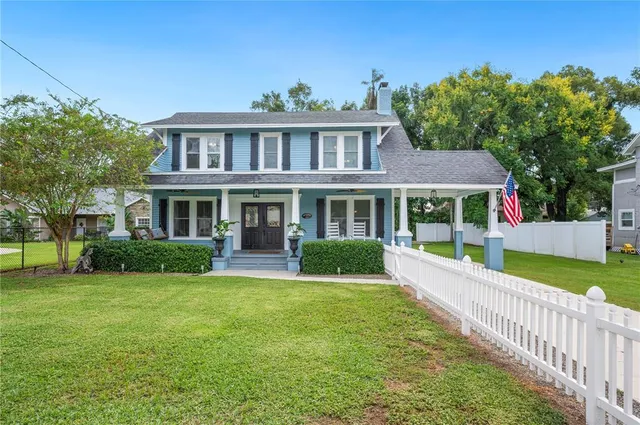 a view of a house with a yard and plants