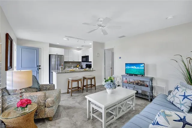 $399,000 | 655 8th Avenue South, Unit 6, Naples, FL 34102