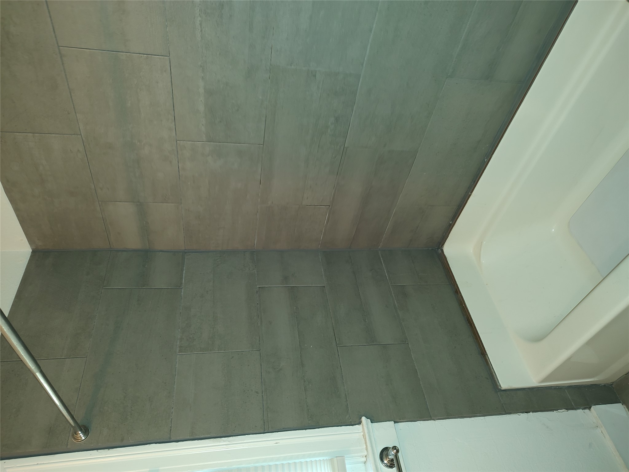 2102 Yellow Jacket Lane, Unit A Austin, TX 78741 - Photo 5 of 15 Bathroom with washtub / shower combination