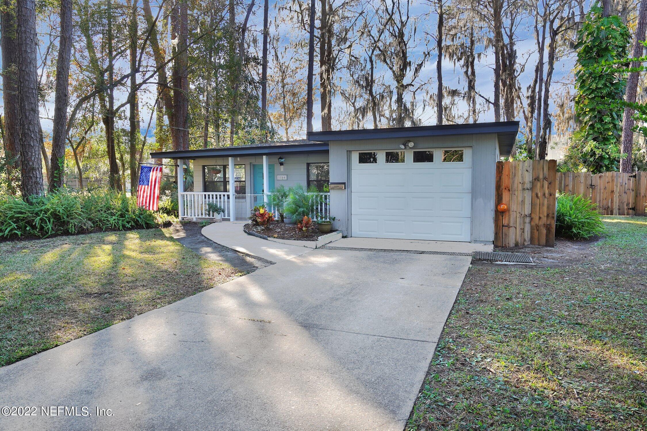 1844 Ryar Road Jacksonville, FL 32216 - Photo 2 of 25 Driveway/Garage