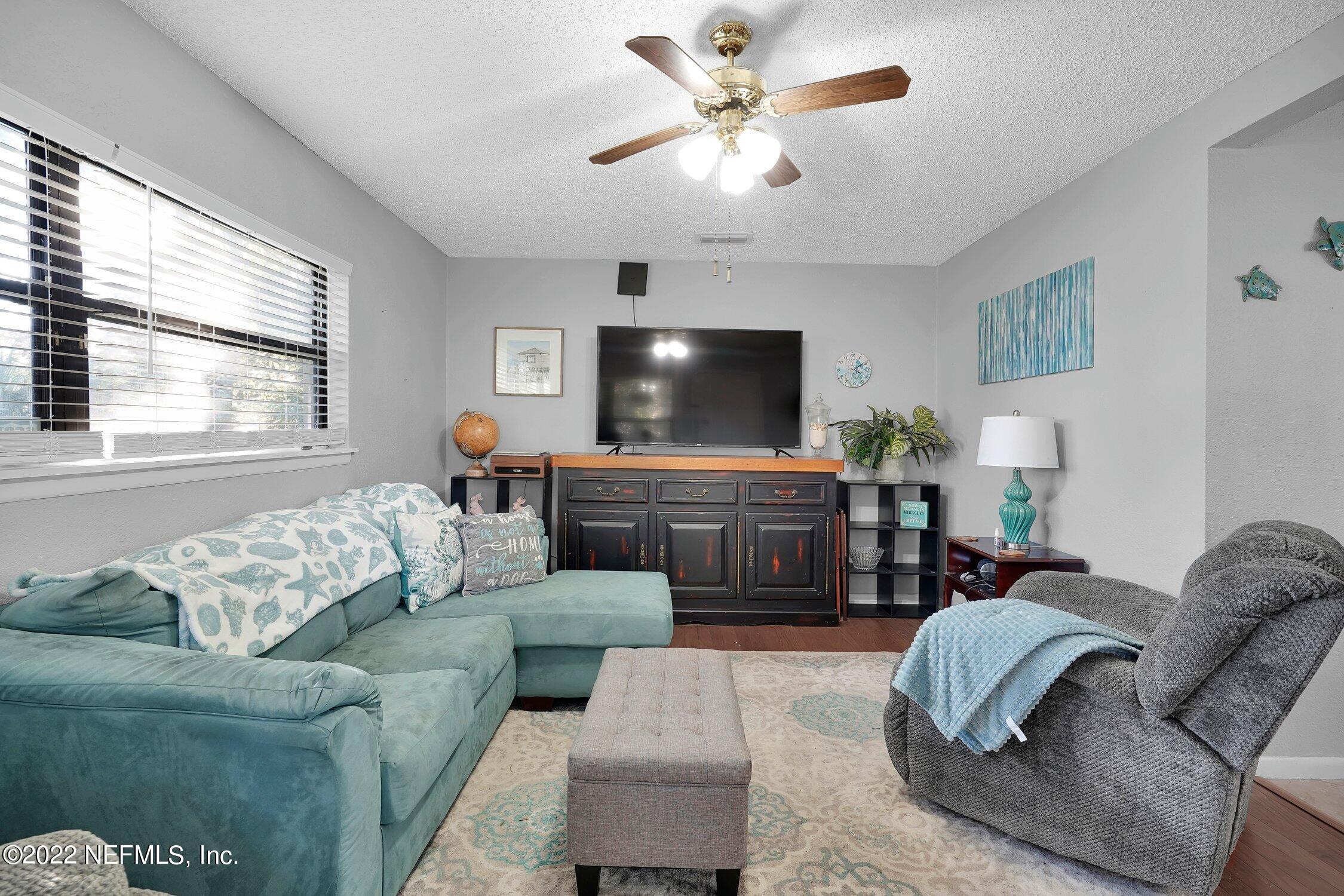 1844 Ryar Road Jacksonville, FL 32216 - Photo 4 of 25 Living Room