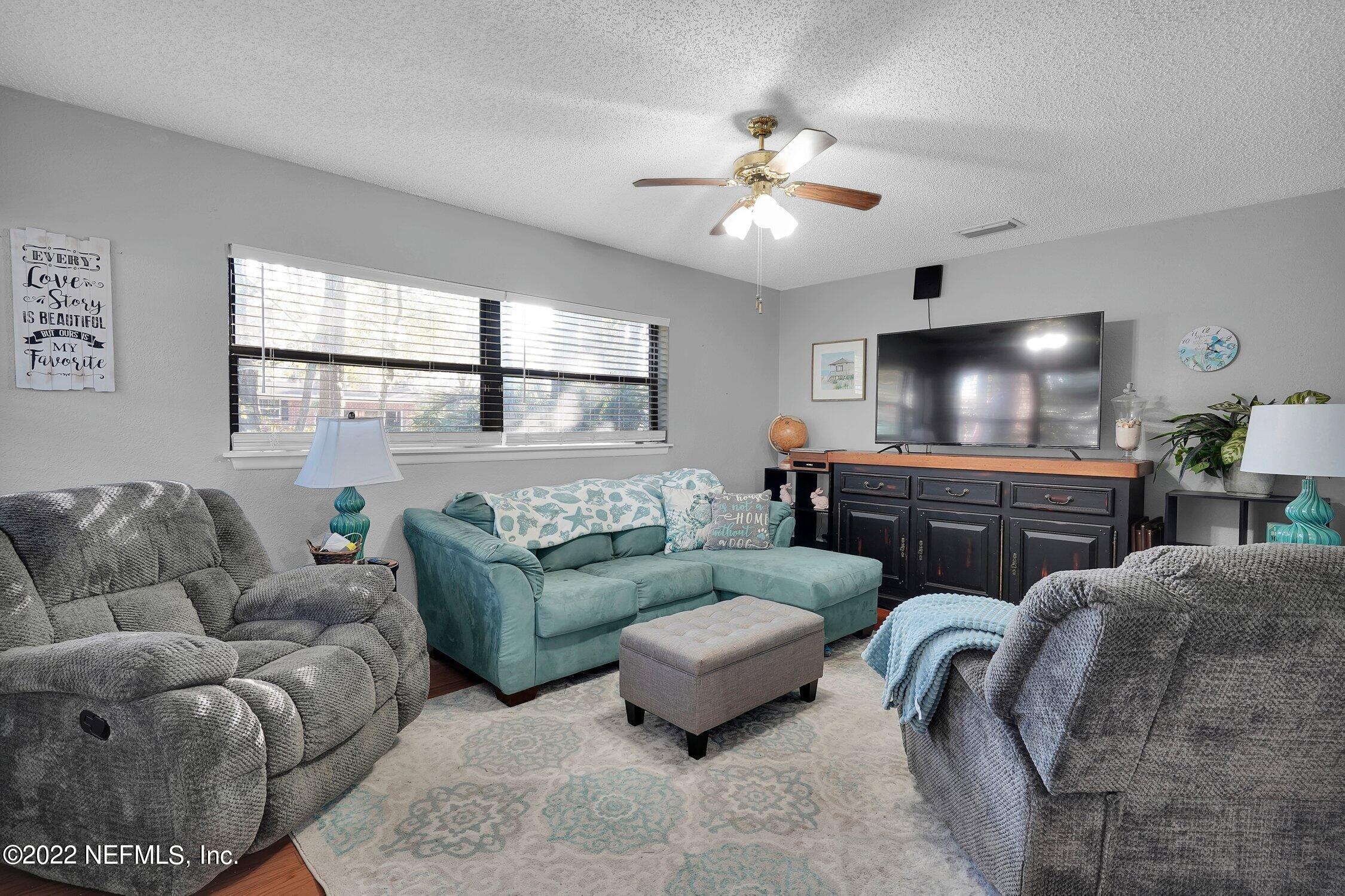 1844 Ryar Road Jacksonville, FL 32216 - Photo 5 of 25 Living Room