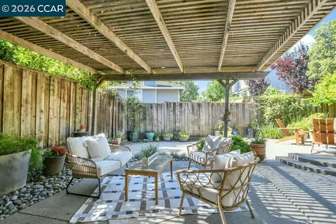 $899,000 | 2246 Bridgeport Way, Martinez, CA 94553